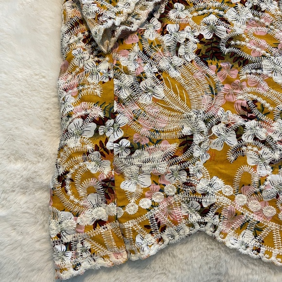 New Floral Embroidered Tunic - Picture 3 of 4